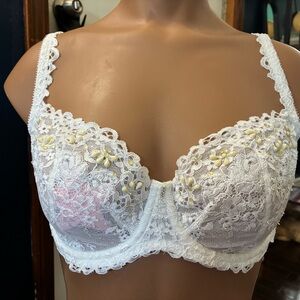 NWT PINK Victoria's Secret White Lace Bra with Yellow Accents Size 34DDD